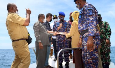 Penyerahan-Dokumen-Penanaman-Titik-Selam-Christmas-Pinnacle-oleh-Kapolres-Alor-Kepada-KCD-Perikanan-Prov.-NTT