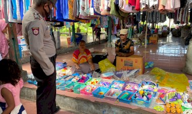 Antisipasi-Keramaian-Pasar-Tradisional,-Anggota-Polsek-Pantar-Polres-Alor-Berikan-Pengamanan-dan-Himbauan-Prokes-Covid-19