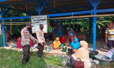 Polsek-Alor-Barat-Daya-Himbau-Pedagang-Di-Pasar-Untuk-Mematuhi-Prokes