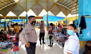 Polsek-Alor-Selatan-Laksanakan-Patroli-Pasar-Sekaligus-Berikan-imbauan-Prokes