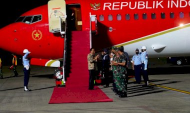 Tiba-di-Kupang,-Presiden-RI-Ir.-H.-Joko-Widodo-Disambut-Kapolda-NTT-Bersama-Forkopimda