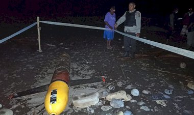 Polres-Alor--Tinjau--Temuan-Benda-Asing-di-Pesisir-Pantai-Desa-Kalunan