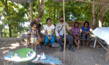 Patroli-Dialogis-Bhabinkamtibmas-Sampaikan-Pesan-Kamtibmas