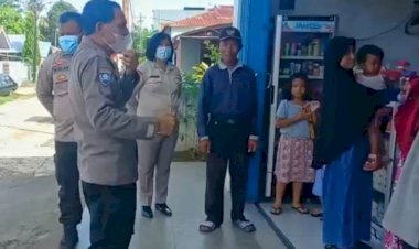Direktorat-Binmas-Polda-NTT-Bagikan-Masker-Gratis