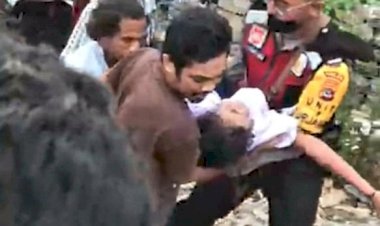 Aksi-Heroik,-Anggota-Ditsamapta-Polda-NTT-dan-Masyarakat-Berhasil-Selamatkan-Siswi-SMP-yang-Terjatuh-di-Bawah-Jembatan-Liliba