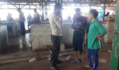 Laksanakan-Pengamanan-Pasar-Tradisional,-Polsek-Pantar-Berikan-Himbauan-Kamtibmas