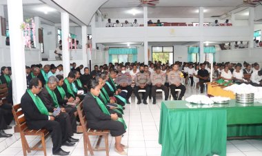 Tragedi-Sepakbola-di-Stadion-Kanjuruhan,-Polres-Alor-Gelar-Doa-Bersama-di-Gereja-Gmit-Foemahen-Kenarilang