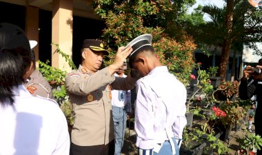 Kapolres-Alor-Pimpin-Pelantikan-Patroli-Keamanan-Sekolah-Angkatan-ke-IV-di-SMA-Negeri-1-Kalabahi