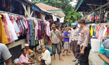 Tingkatkan-Keamanan-Personel-Polsek-Pantar-Laksanakan-Patroli-Pasar