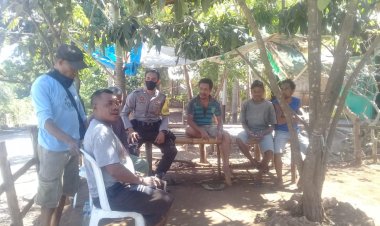 Bhabinkamtibmas-Sambang-Warga-Wujudkan-Kamtibmas-yang-Aman-di-Desa