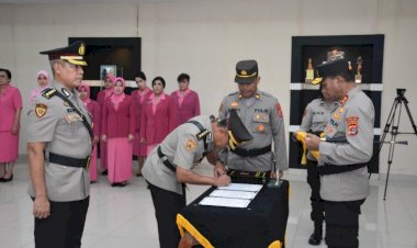 Kapolda-NTT-Pimpin-Langsung-Serah-Terima-Jabatan-Lima-Pejabat-Utama-di-Lingkungan-Polda