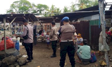 Anggota-Polsek-Pantar-Laksanakan-Patroli-Pengamanan-Pasar