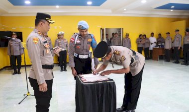 Kapolres-Pimpin-Upacara-Serjib-Pejabat-Kapolsek-Abal-dan-Kabag-Ren-Polres-Alor