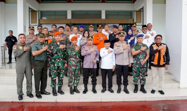 Kapolri-Beri-Apresiasi-Langsung-ke-TNI-yang-'Berputar'-dan-Tim-Gabungan-Evakuasi-Kapolda-Jambi