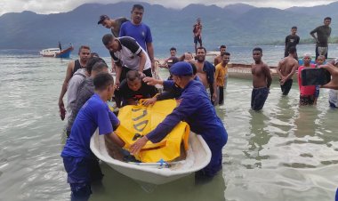 Polres-Alor-Bantu-Evakuasi-Sesosok-Jenazah-di-Perairan-Pantai-Wisata-Maimol