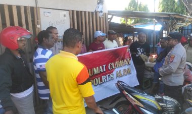 Jadi-Ajang-Silaturahmi,-Polres-Alor-Gelar-Jumat-Curhat-di-Pasar