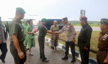 Wakapolda-NTT-bersama-Forkopimda-Menyambut-Kedatangan-Dandrem-161/Wira-Sakti-Kupang