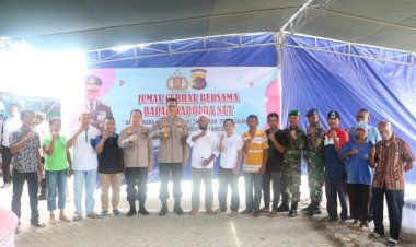 Polda-NTT-Gelar-Kegiatan-Jumat-Curhat-Bersama-Masyarakat-di-Pantai-Warna-Oesapa-Kota-Kupang