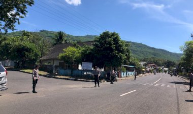 Pelayanan-Polri-Bagi-masyarakat,-anggota-Sabahara-Polres-Alor-laksanakan-Patroli-dan-Pengaturan-Lalu-Lintas