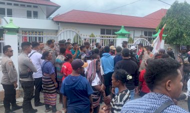 Polres-Alor-Terima-Laporan-Pengurasakan-Pagar-Kejaksaan-Oleh-Masa-Pedemo