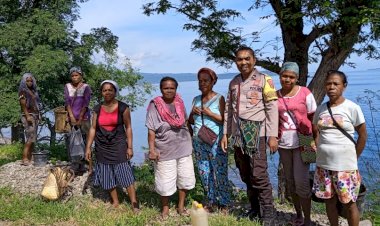 Sambangi-Warga,-Bhabinkamtibmas-Desa-Likwatang-Berikan-Himbauan-Kamtibmas