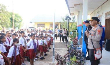 Ingin-Bernostalgia-dan-Berikan-Motivasi,-Kapolda-NTT-Kunjungi-SD-Oetete-1-dan-2