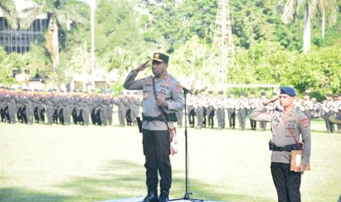 Tingkatkan-Semangat-Pengabdian-Dalam-Rangka-Disiplin,-Patriotisme-dan-Jiwa-korsa,-Kapolda-NTT-Pimpin-Upacara-Bendera-Bulanan