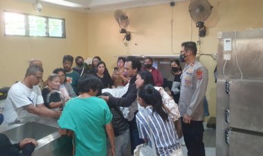 Melayat-Anggotanya-Meninggal,-Wakapolda-NTT-Sampaikan-Ungkapan-Bela-Sungkawa