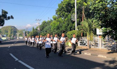 Jaga-Stamina-dan-Kebugaran-Personil,-Polres-Alor-Rutin-Laksanakan-Olah-Raga-Pagi