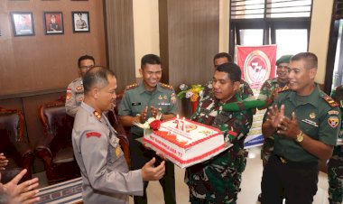 Hari-Bhayangkara-Ke-77,-Kodim-1622-Alor-Beri-Kejutan-Kepada-Polres-Alor