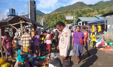 Tingkatkan-Pelayanan,-Personil-Polsek-Pantar-Laksanakan-Patroli-Di-Pasar-Tradisional