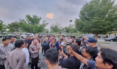 Kapolda-Sumbar-pastikan-Anggotanya-tidak-ada-yang-Pijak-Tempat-Ibadah-di-Mesjid-Raya-Sumbar