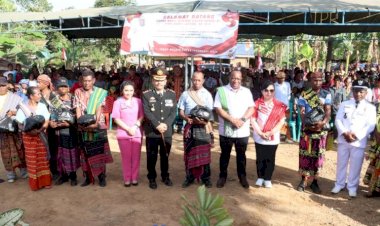 Hadir-Pimpin-Upacara-HUT-RI-di-Perbatasan,-Wakil-Menteri-Dalam-Negeri-Apresiasi-Kapolres-Belu-Merdekakan-Masyarakat-dari-Kekeringan-dan-Kegelapan.-