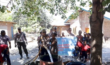 Peringati-Hut-Lalu-Lintas-Bhayangkara-Ke-68,-Satuan-Lalu-Lintas-Polres-Alor-Distribusi-Air-Bersih