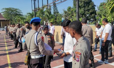 Wujudkan-Anggota-Polri-Yang-Disiplin,-Sie-Propam-Polres-Alor-Gelar-Gaktibplin-Cek-Sikap-Tampang-dan-Administrasi-Personil