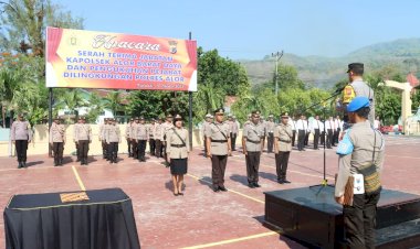 Kapolres-Alor-Pimpin-Upacara-Serah-Terima-Jabatan-Kapolsek-Alor-Barat-Daya-dan-Pengukuhan-Pejabat-Di-Lingkungan-Polres-Alor