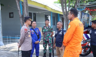 Jelang-Perayaan-Nataru,-Kapolres-Alor-Cek-Personil-Pos-Pam-dan-Tinjau-Gereja