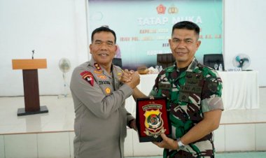 Sinergi-TNI-Polri-Diperkuat:-Kunjungan-Kapolda-NTT-ke-Kodim-1622-Alor