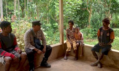 Kanit-Binmas-Polsek-Alor-Selatan-Himbau-Warga-Jaga-Keamanan-dan-Sambut-Rekrutmen-Anggota-Polri