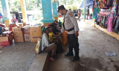 Polsek-Alor-Selatan-Gelar-Patroli-dan-Sambang-untuk-Jaga-Kamtibmas-di-Pasar-Rakyat-Apui