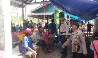 Polsek-Alor-Selatan-Lakukan-Patroli-Pengamanan-di-Pasar-Rakyat-Apui