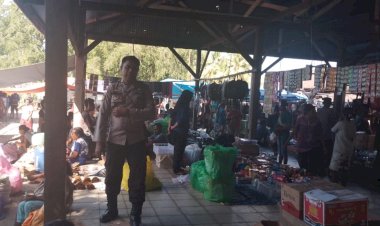 Polsek-Alor-Timur-Gelar-Patroli-dan-Pengamanan-di-Pasar-Rakyat-Maritaing