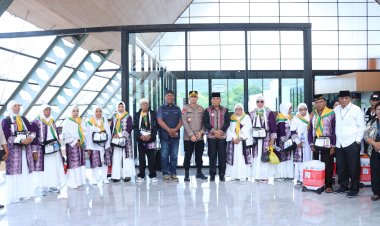 Polres-Alor-Amankan-Keberangkatan-Calon-Jamaah-Haji-Kabupaten-Alor