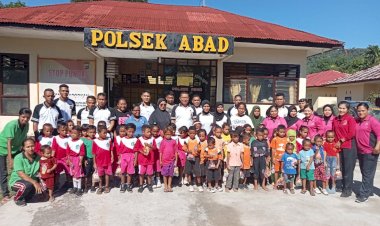 Olah-Raga-Bersama-Polsek-Alor-Barat-Daya-dan-Bhayangkari-Ranting-Abad-Serta-Anak-Anak-TK-dan-Paud-di-Halaman-Mapolsek-Alor-Barat-Daya