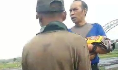 Menyentuh,-Aipda-Hendra-Lepas-Seragam-demi-Evakuasi-Jasad-Bayi-Dibuang