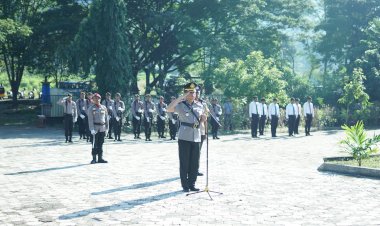 Kapolres-Alor-Pimpin-Upacara-Ziarah-dan-Tabur-Bunga-dalam-Rangka-HUT-Bhayangkara-ke-78