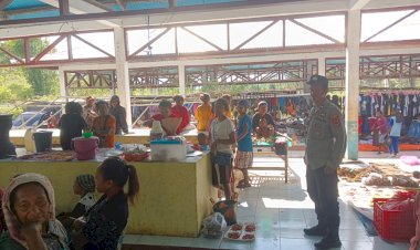 Patroli-dan-Pengamanan-Pasar-Tradisional-Lantoka-oleh-Personel-Polsubsektor-Lantoka