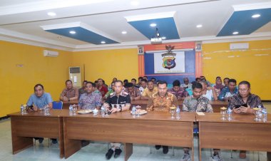 Polres-Alor-Gelar-Nonton-Bareng-Wayang-Kulit-Peringati-Hari-Bhayangkara-ke-78