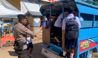 Polsek-Alor-Selatan-Laksanakan-Patroli-dan-Sambang-di-Pasar-Rakyat-Apui-untuk-Menjaga-Keamanan
