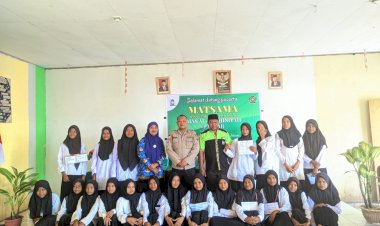 Personel-Polsek-Pantar-Aipda-Nur-Jatmiko-Berikan-Materi-MATSAMA-di-MAS-Al-Kadriniyah-Pantar:-Fokus-pada-Anti-Bullying-dan-Kesopanan